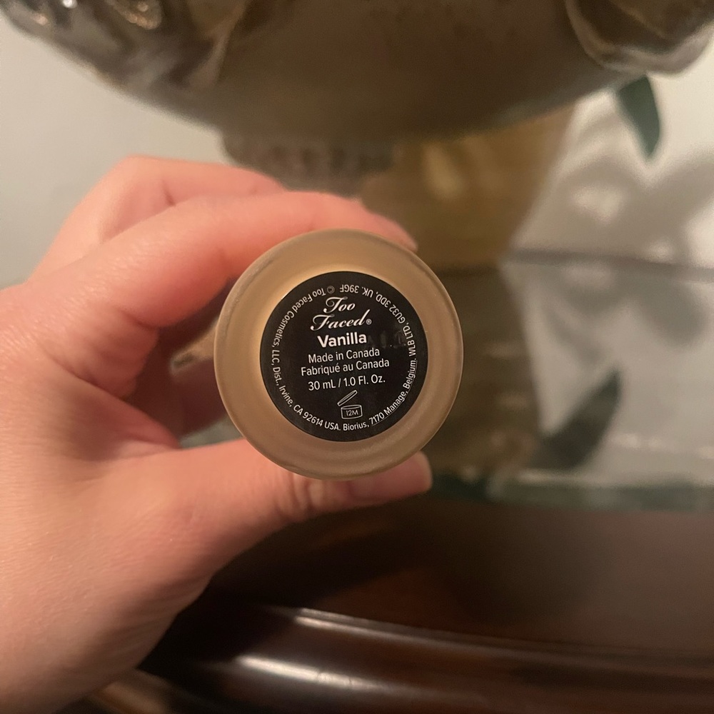 Born this way too faced foundation color Vanilla